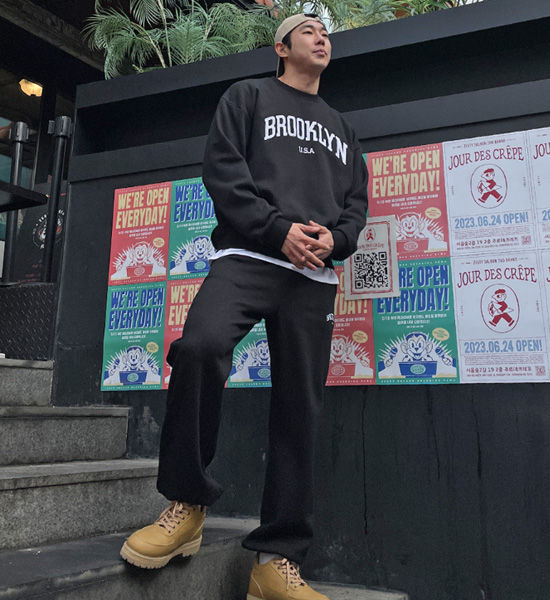 (L-6XL)<BR>ブルックリン トレーニング セット フード　/マンツーマン+조거/세미와이드<br><font color="#098a09"><B>기장선택 상(基本的な,ロング+6cm),하(基本的な,ロング+8cm)</B></font>