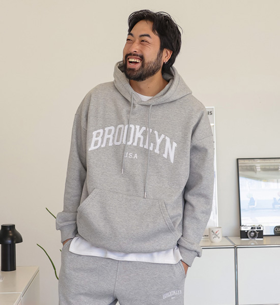 (L-6XL)<BR>ブルックリン トレーニング セット フード　/マンツーマン+조거/세미와이드<br><font color="#098a09"><B>기장선택 상(基本的な,ロング+6cm),하(基本的な,ロング+8cm)</B></font>