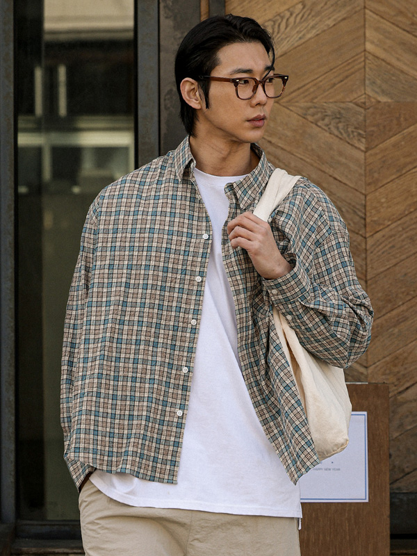 파오니아 チェック柄のシャツ