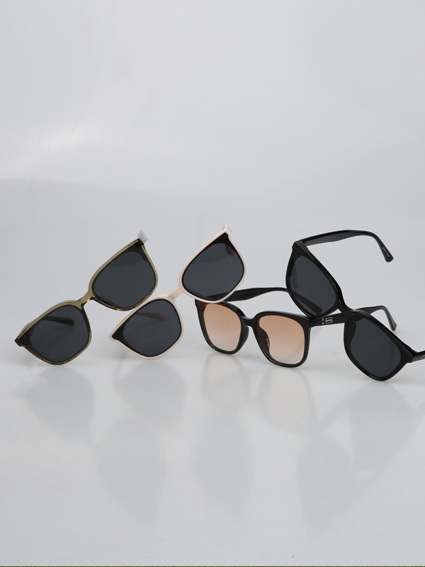 우샤치 サングラス 2219